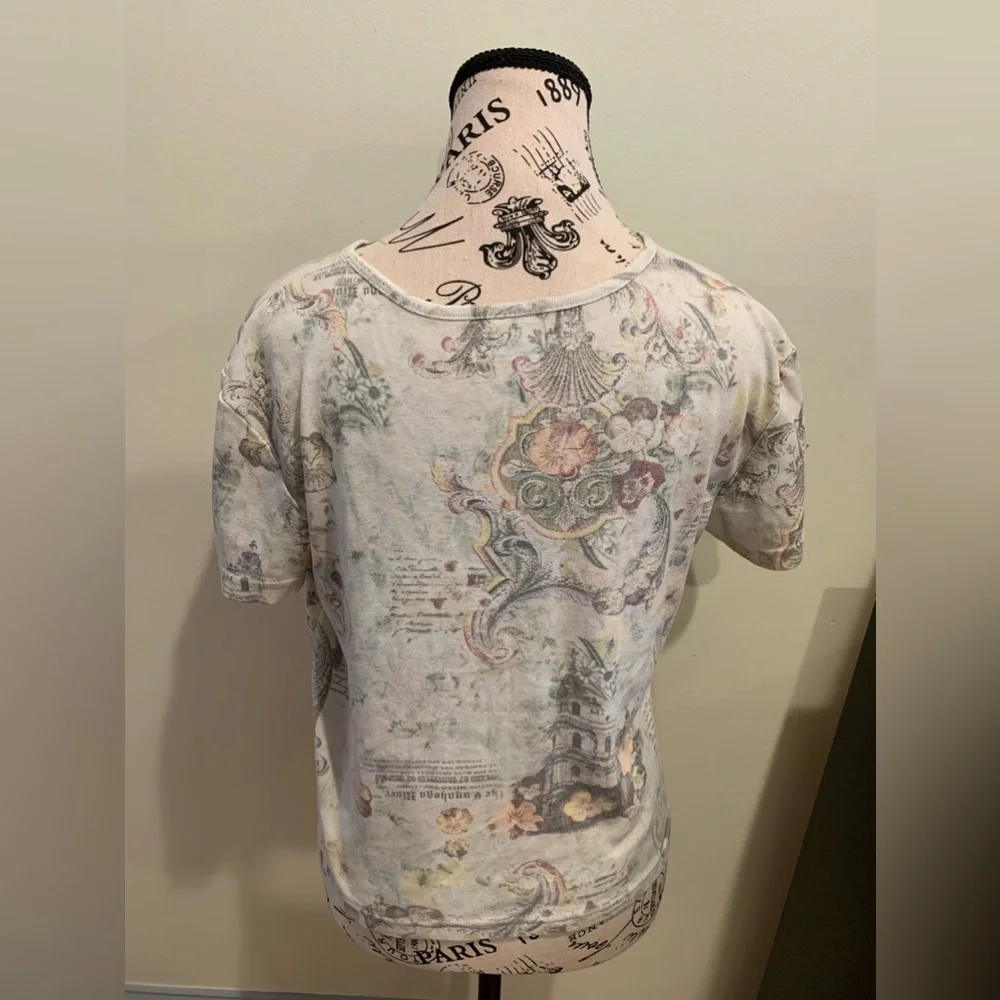 Cream and White graphic tea size small - Picture 3 of 6